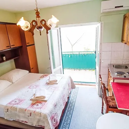 Ines - 15 Meters From The